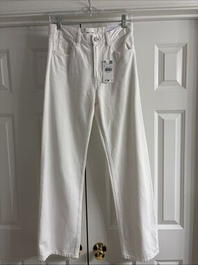 NWT! Mango MNG Miami jeans. White. Size 34/2. Cute cuffed or uncuffed!